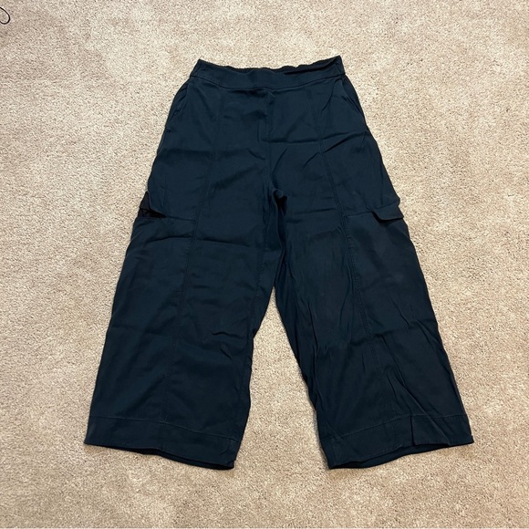 lululemon athletica Pants - Women’s Lululemon Metropolis Maven High Rise Crop Pants Size 6